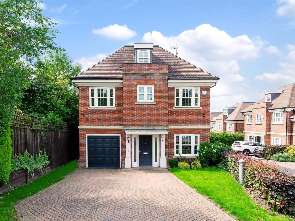 6 bed property to rent in Bramley Close, London NW7, £6,400 pcm