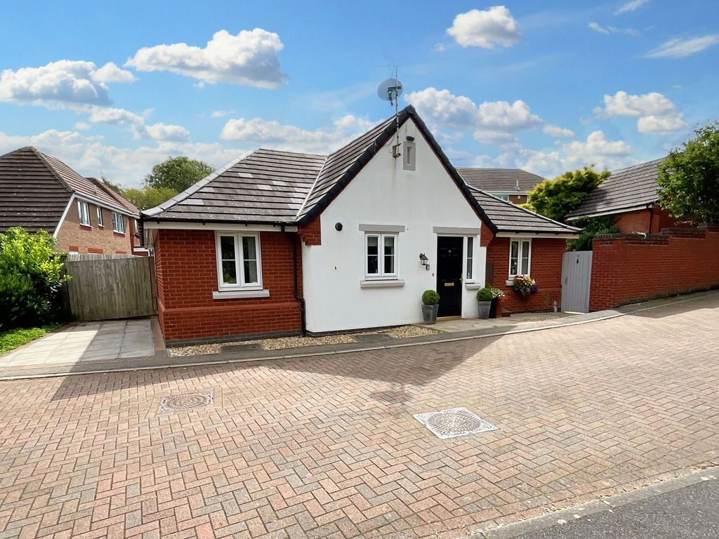 2 bed detached bungalow for sale in Coltsfoot Way, Broughton Astley LE9, £340,000