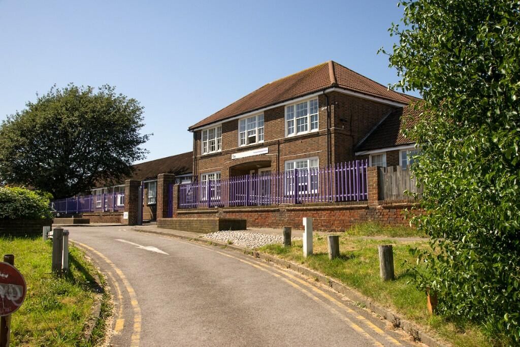 Serviced office to let in Old Shoreham Road, Hove BN3, £3,396 pa