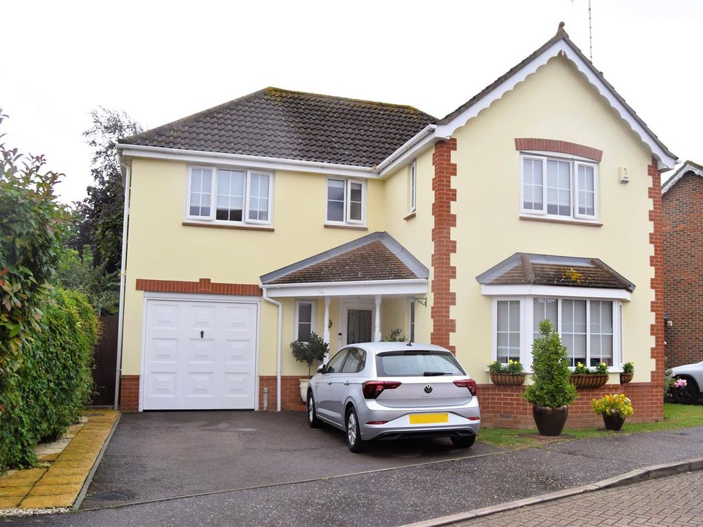 4 bed detached house for sale in Albra Mead, Chancellor Park, Chelmsford CM2, £600,000