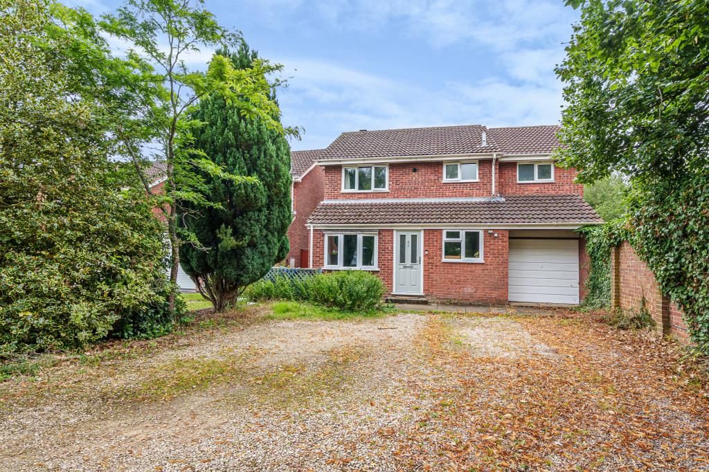 4 bed detached house for sale in Bicester, Oxfordshire OX26, £435,000