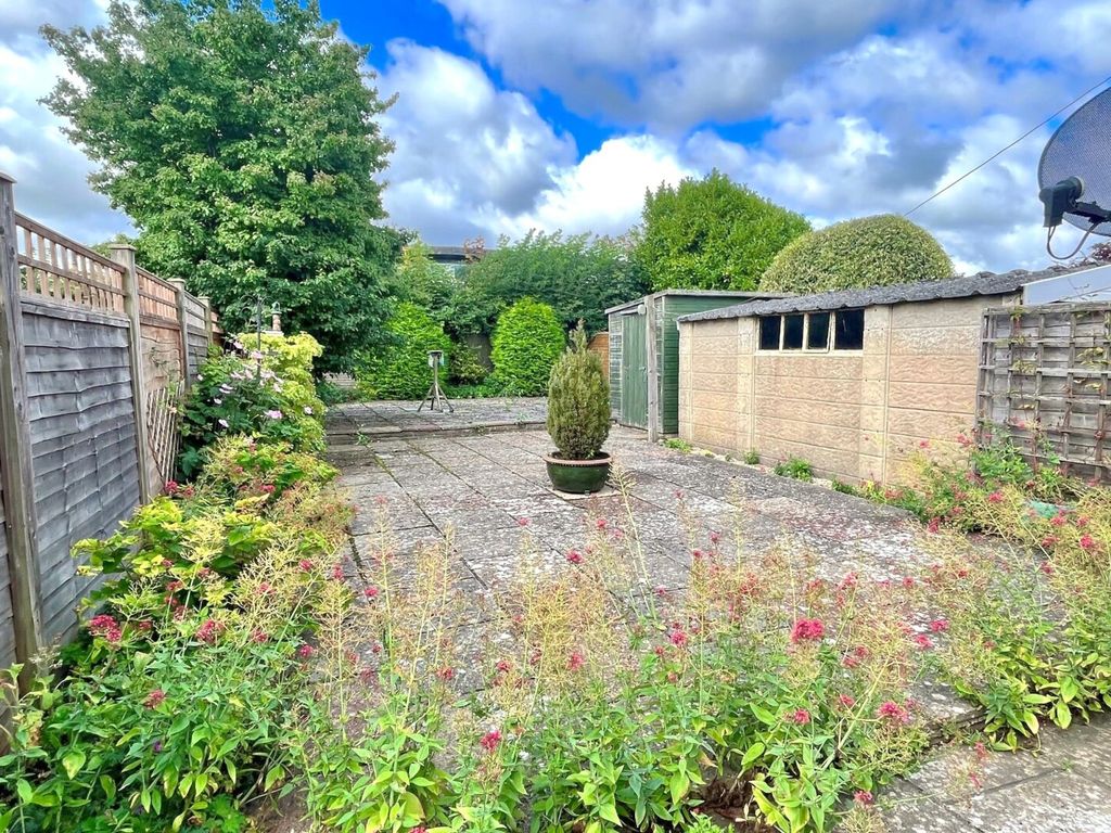 2 bed bungalow for sale in Shortborough Avenue, Princes Risborough HP27, £400,000