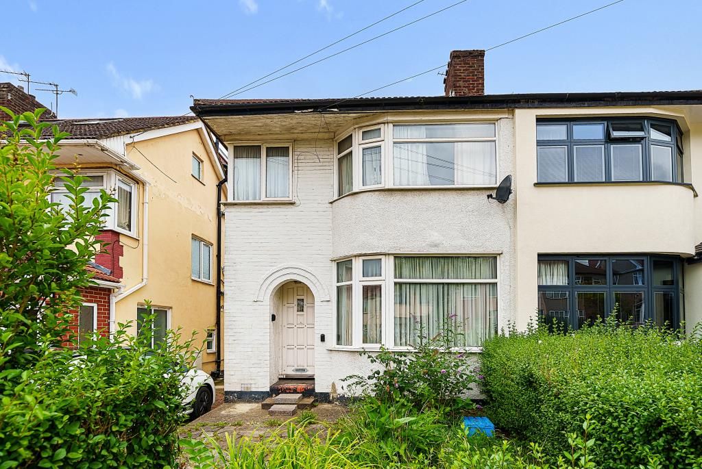 3 bed semi-detached house for sale in Stanmore, Middlesex HA7, £500,000