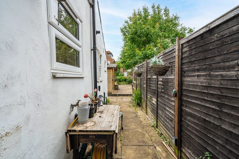 3 bed terraced house for sale in Berkhampstead Road, Chesham HP5, £360,000