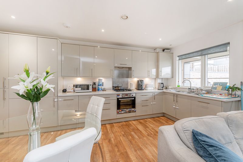 2 bed flat for sale in Ruby Mews, London N13, £385,000