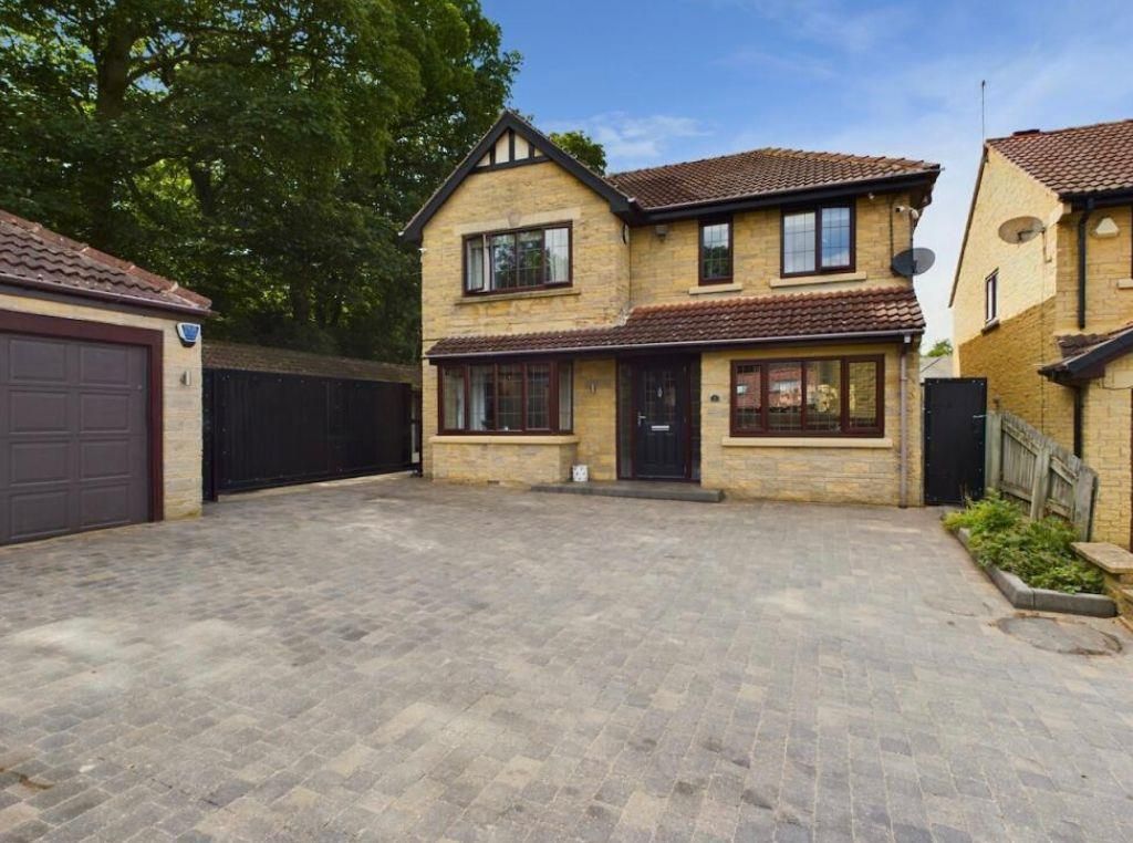 4 bed property for sale in Woodbourne Gardens, Tankersley, Barnsley S75, £550,000