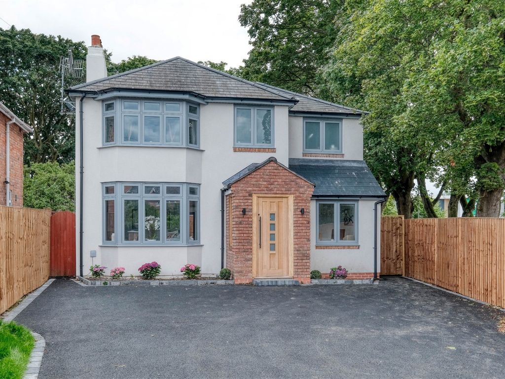 4 bed detached house for sale in Stoke Road, Aston Fields, Bromsgrove B60, £585,000