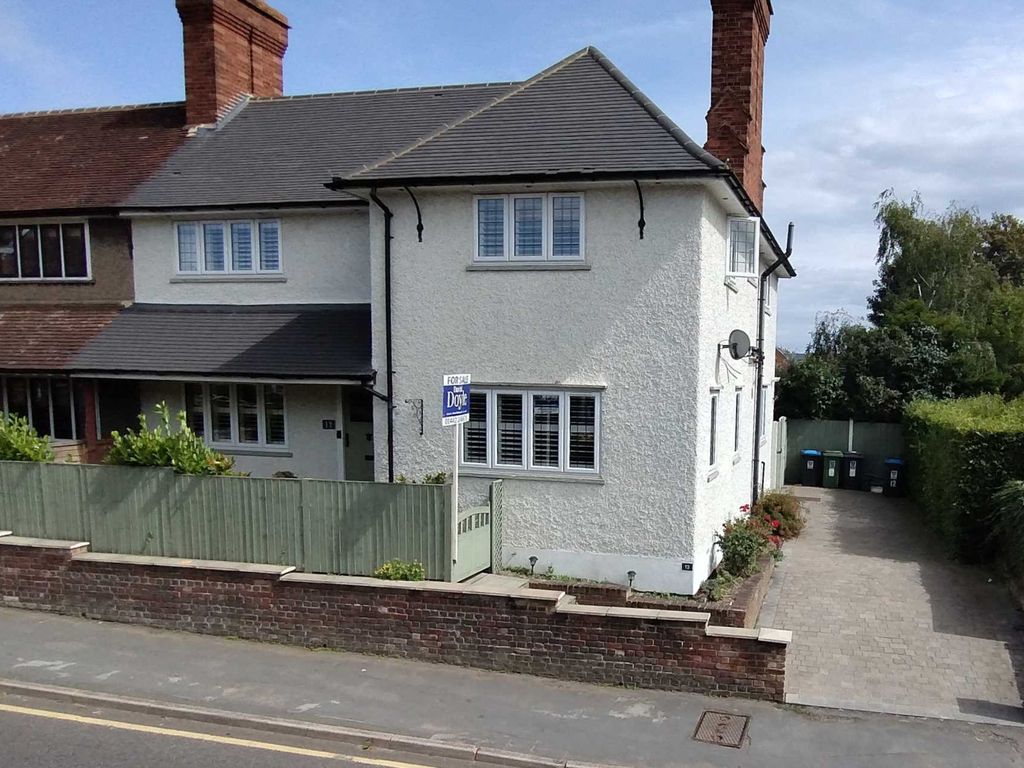 3 bed semi-detached house for sale in Fishery Road, Boxmoor HP1, £750,000