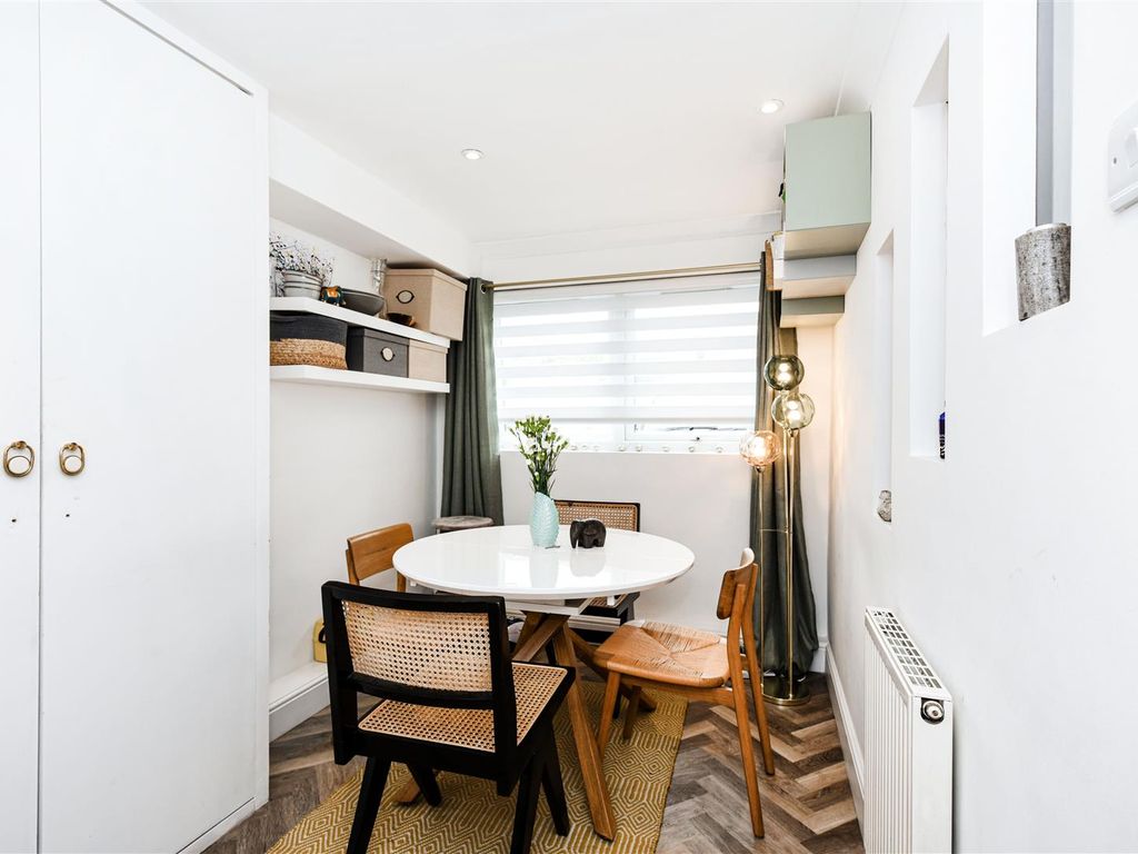 3 bed town house for sale in The Seymours, Loughton IG10, £525,000