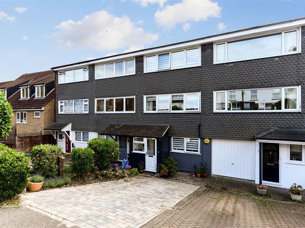 3 bed town house for sale in The Seymours, Loughton IG10, £525,000