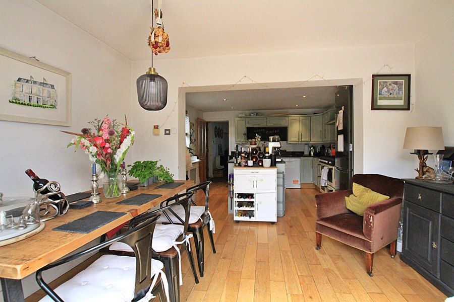3 bed end terrace house for sale in Lower Road, Cookham SL6, £560,000