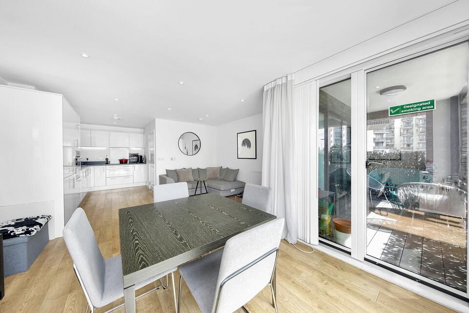 3 bed flat for sale in Montford Place, London E15, £550,000
