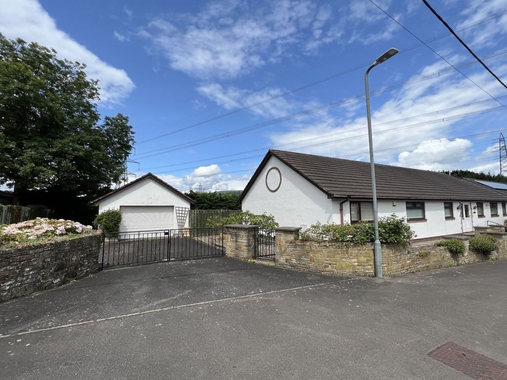 4 bed detached bungalow for sale in The Cutting, Llanfoist, Abergavenny NP7, £450,000