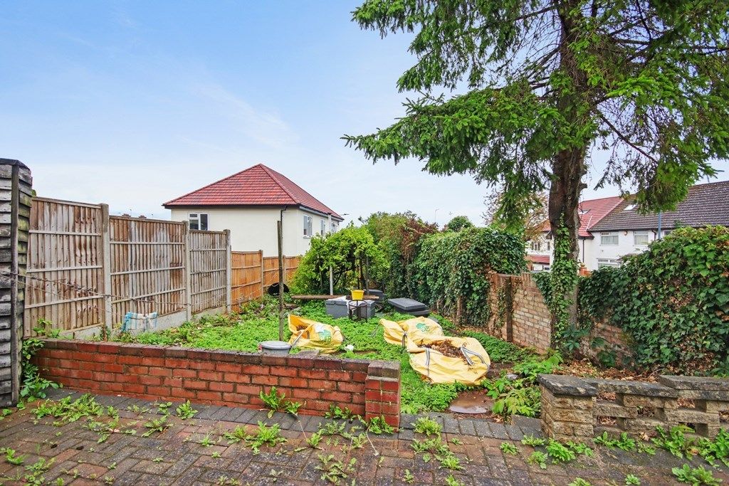 3 bed terraced house for sale in Crest Road, London NW2, £625,000