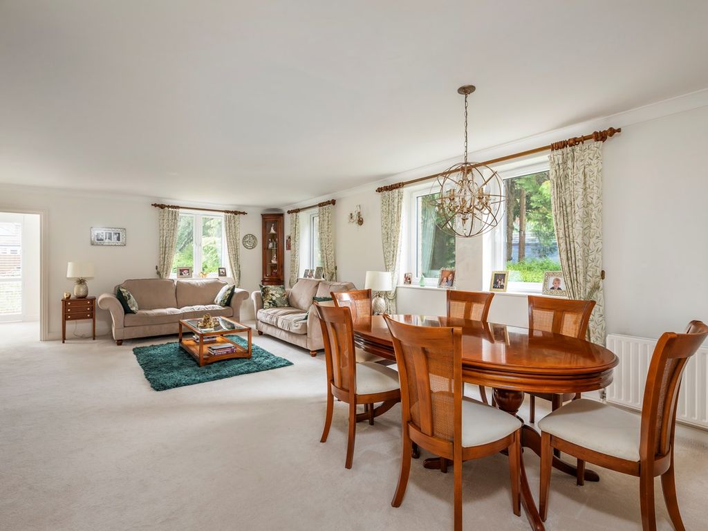 2 bed flat for sale in The Pentagon, Haven Road, Canford Cliffs BH13, £445,000