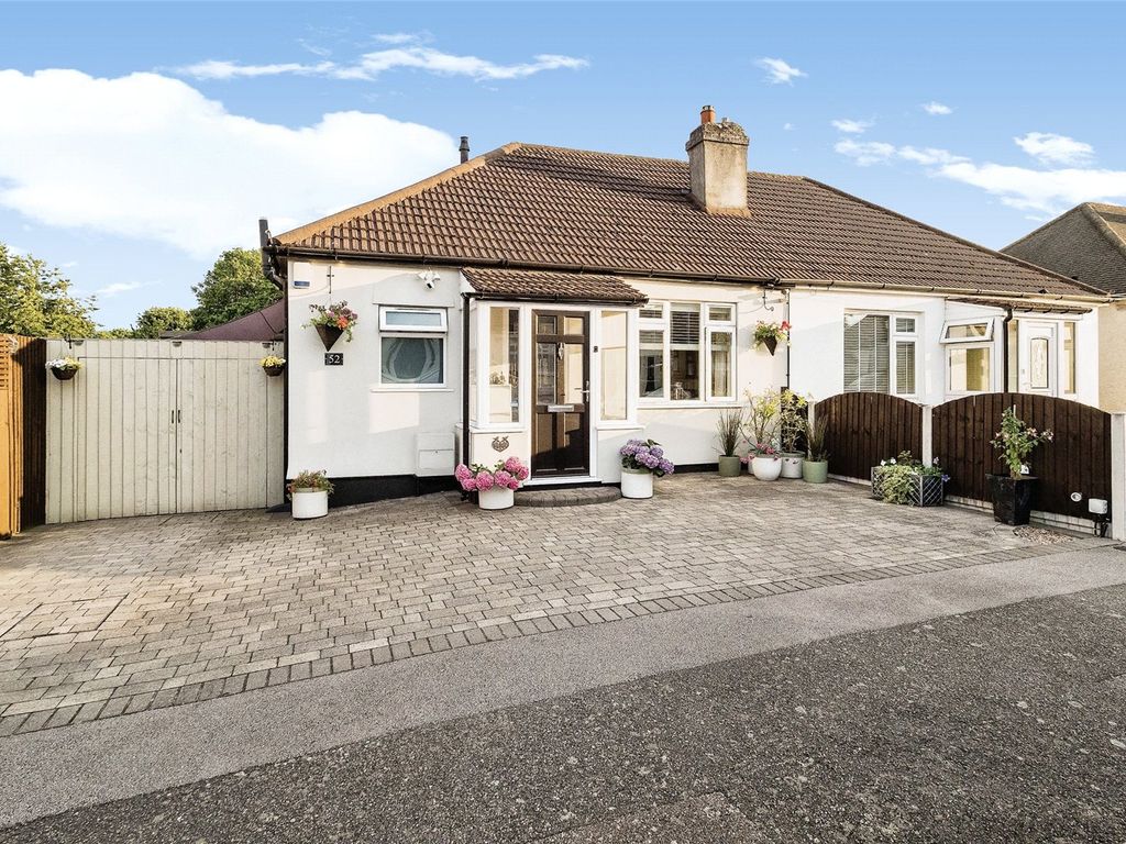 3 bed bungalow for sale in Great Gardens Road, Hornchurch RM11, £550,000