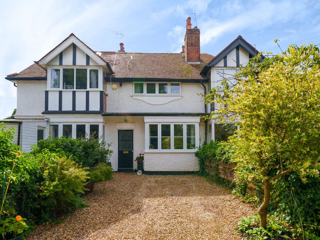 3 bed detached house for sale in Portsmouth Road, Cobham KT11, £435,000