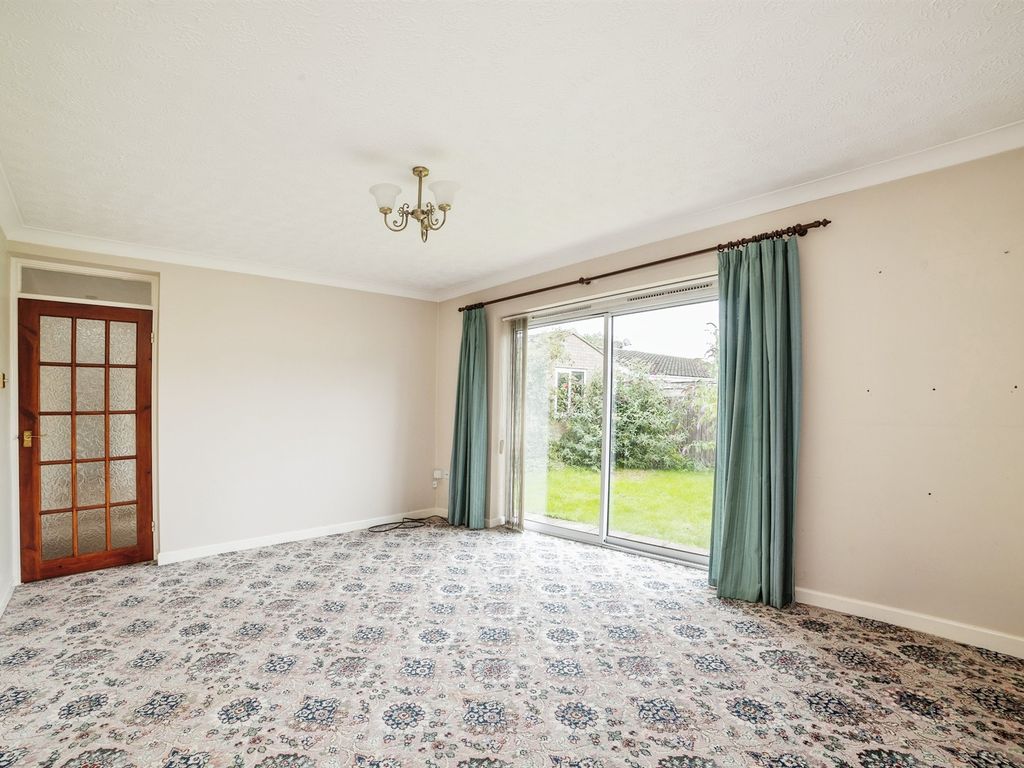 4 bed detached bungalow for sale in Cedar Drive, Attleborough NR17, £350,000