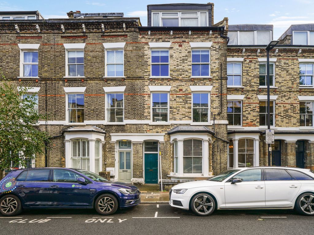 2 bed flat for sale in Moray Road, London N4, £500,000