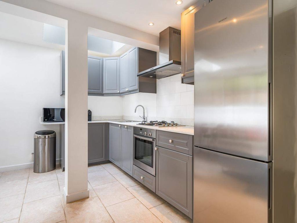 2 bed flat for sale in Burnfoot Avenue, London SW6, £850,000