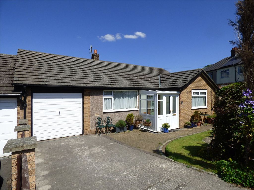 3 bed bungalow for sale in Park Avenue, Furness Vale, High Peak SK23, £425,000