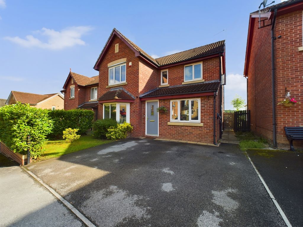 4 bed detached house for sale in Ironstone Crescent, Chapeltown, Sheffield S35, £400,000