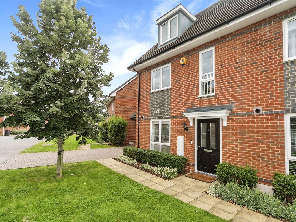 3 bed end terrace house for sale in Fullbrook Avenue, Spencers Wood, Berkshire RG7, £450,000