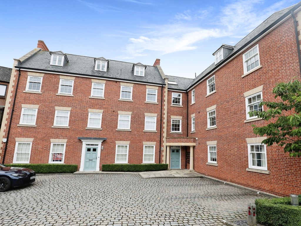 2 bed flat for sale in Ely Street, Stratford-Upon-Avon CV37, £495,000