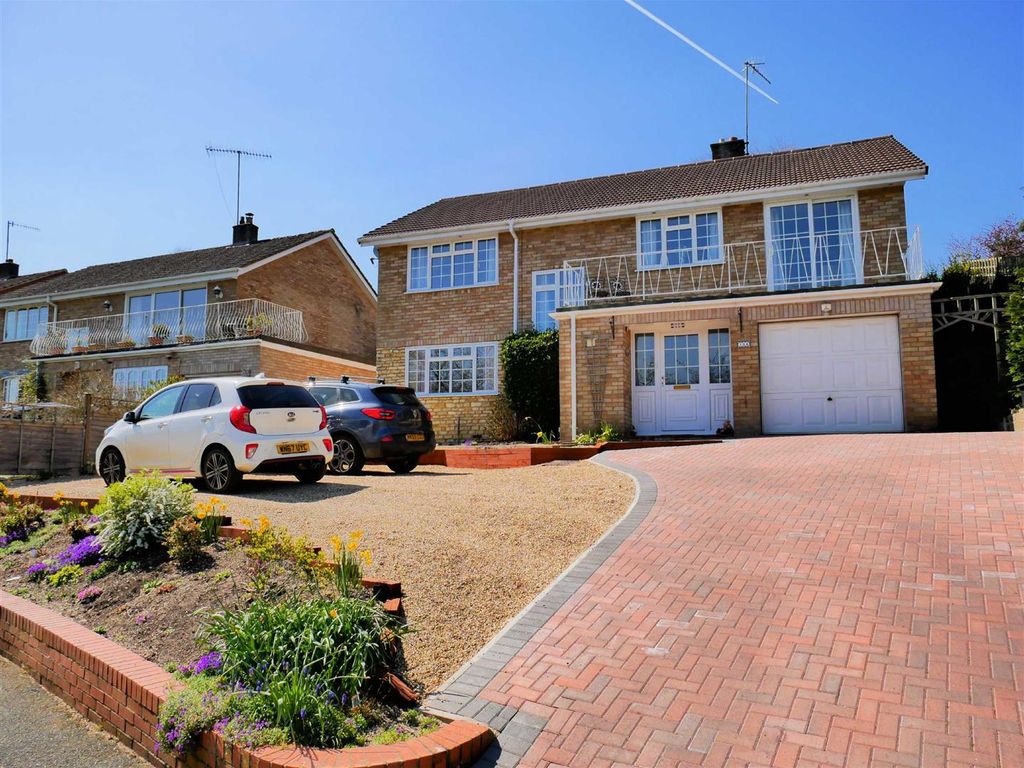 4 bed detached house for sale in Wessington Park, Calne SN11, £560,000