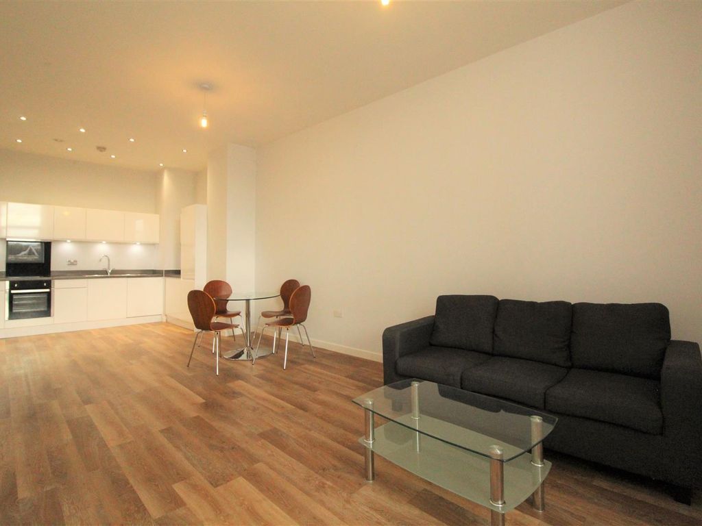 2 bed flat to rent in New York Road, Leeds LS2, £1,050 pcm