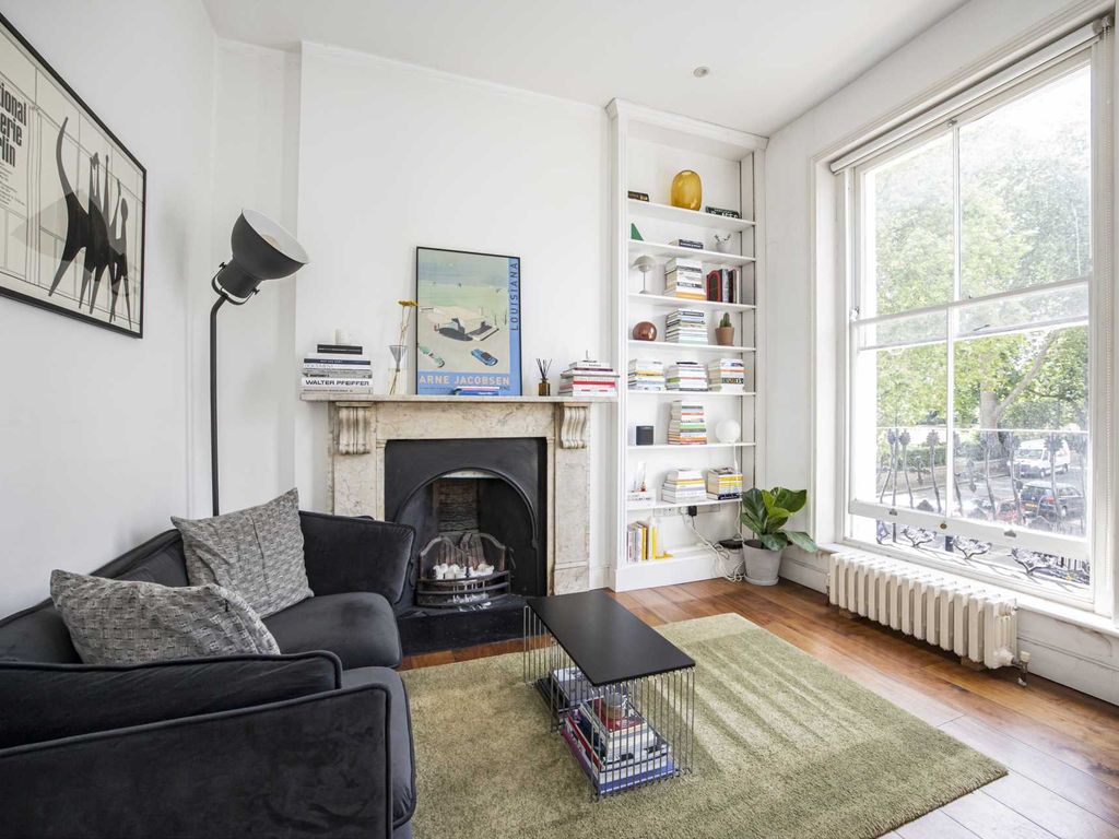 1 bed flat for sale in Arundel Square, London N7, £475,000