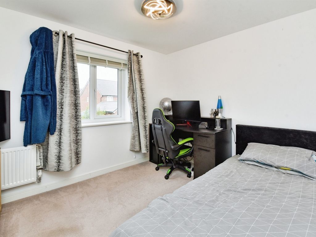 3 bed detached house for sale in Telford Drive, Melksham SN12, £375,000
