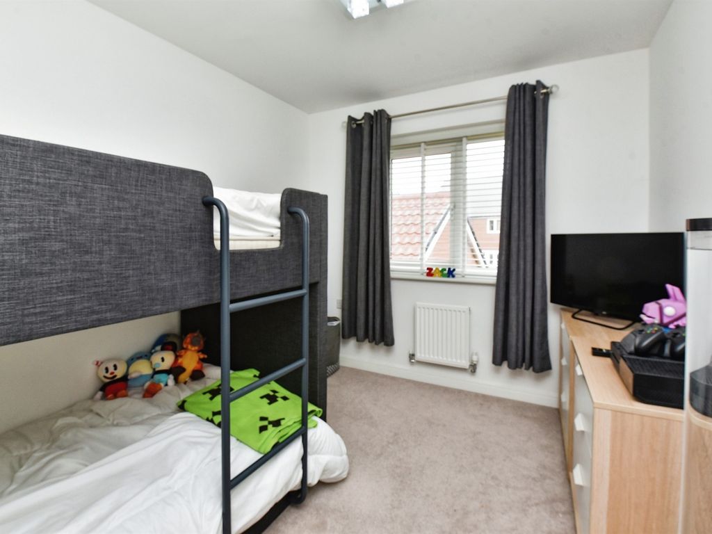 3 bed detached house for sale in Telford Drive, Melksham SN12, £375,000