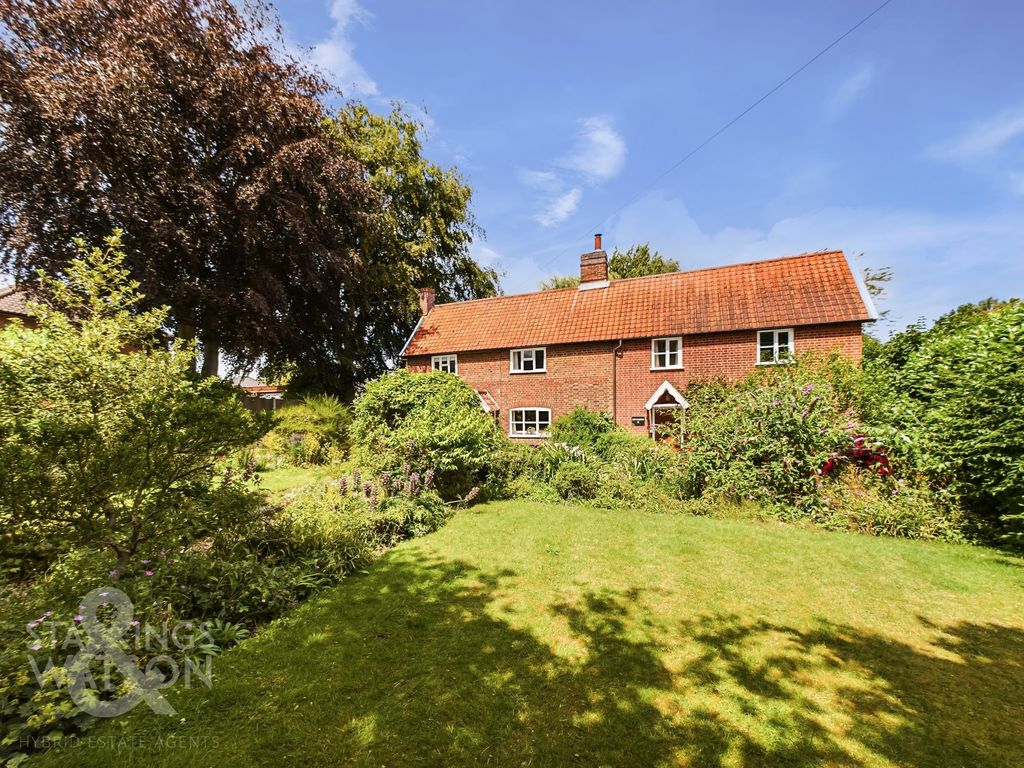 3 bed detached house for sale in Mill Road, Hempnall, Norwich NR15, £525,000