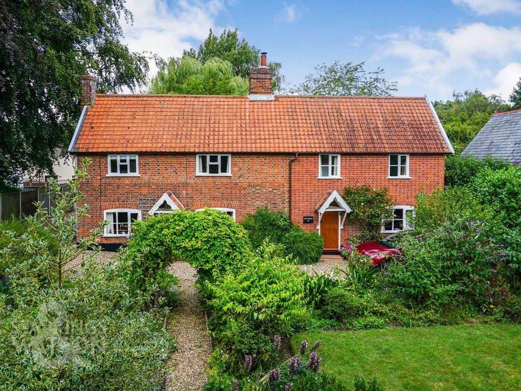 3 bed detached house for sale in Mill Road, Hempnall, Norwich NR15, £525,000