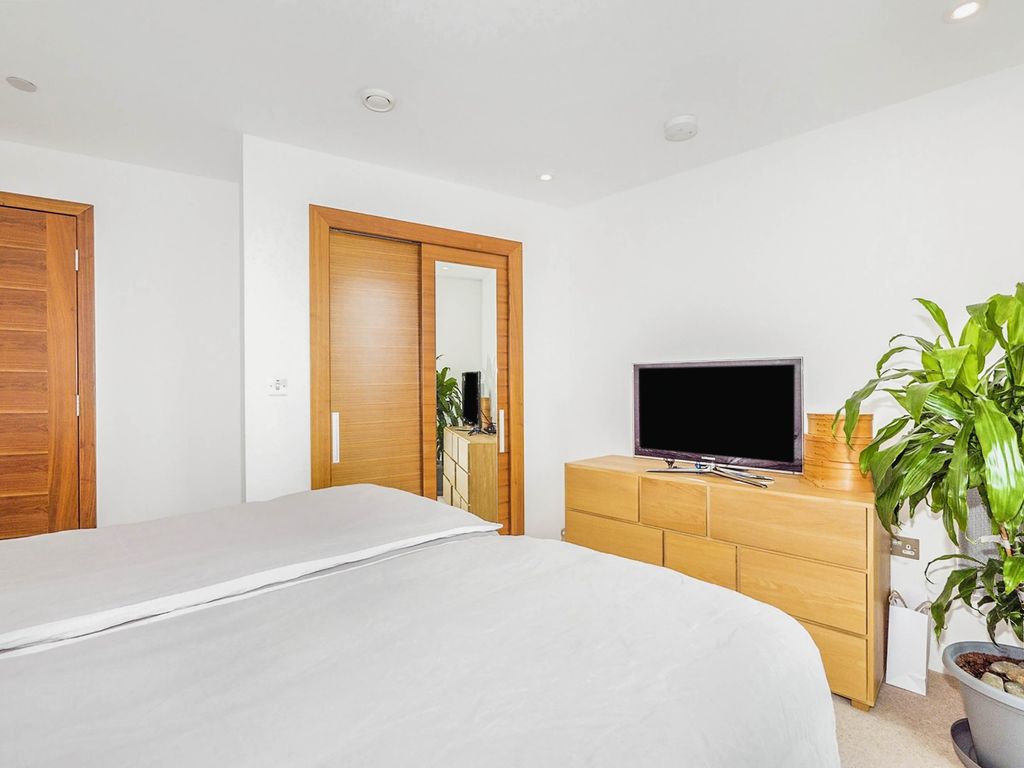 2 bed flat for sale in The Hayes, Cardiff CF10, £375,000