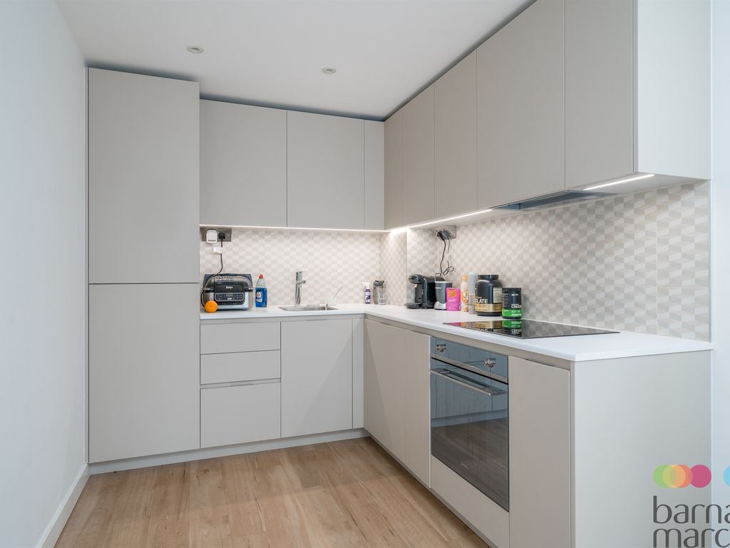 1 bed flat for sale in Caversham Road, London NW9, £375,000