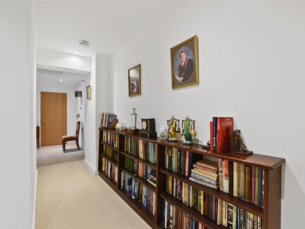 2 bed flat for sale in Marple Lane, Chalfont St. Peter, Gerrards Cross SL9, £485,000