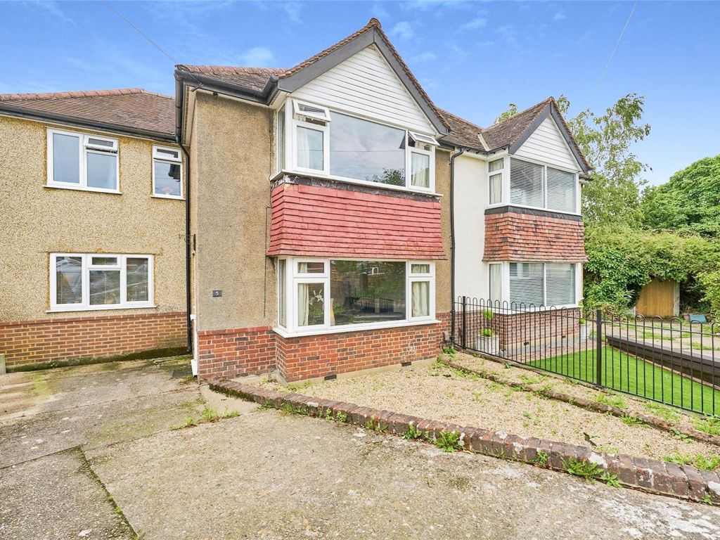 4 bed detached house for sale in Billockby Close, Chessington KT9, £550,000