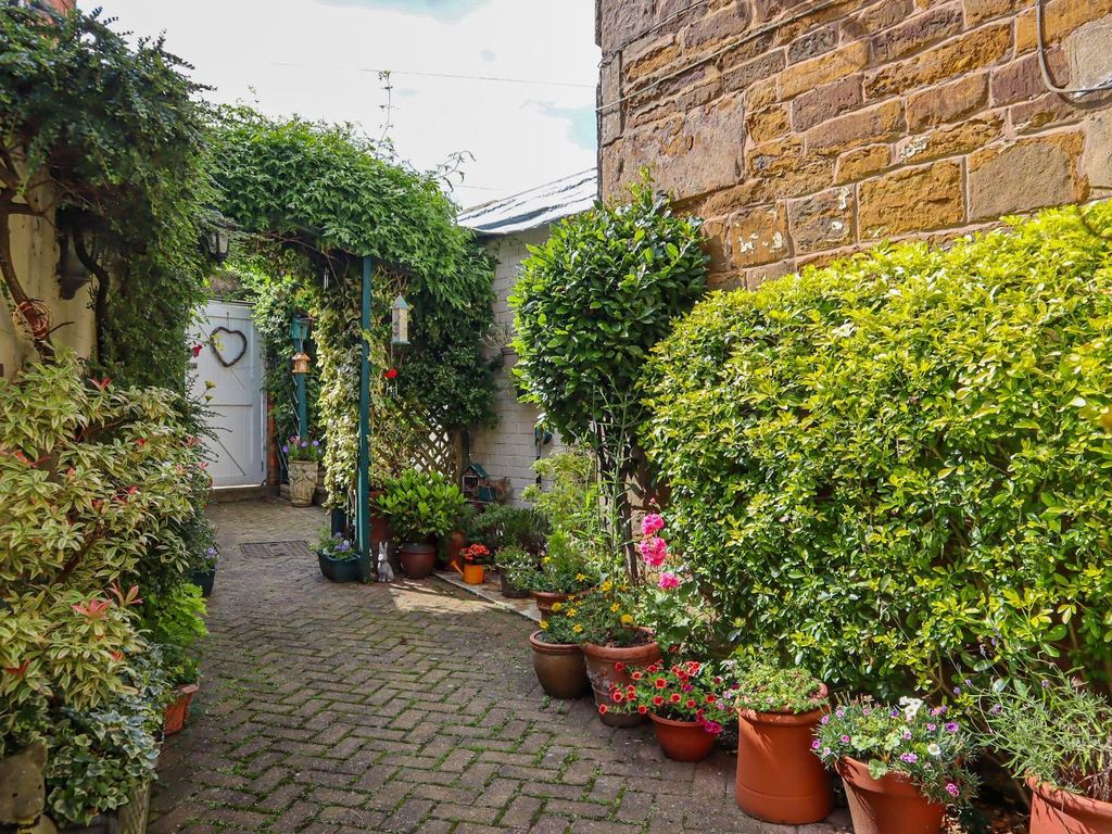 3 bed cottage for sale in High Street West, Uppingham, Rutland LE15, £390,000