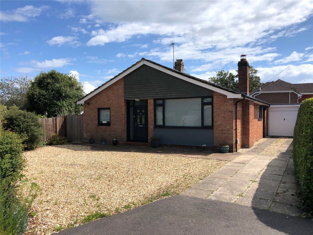 3 bed bungalow for sale in Branksome Close, New Milton, Hampshire BH25, £524,000
