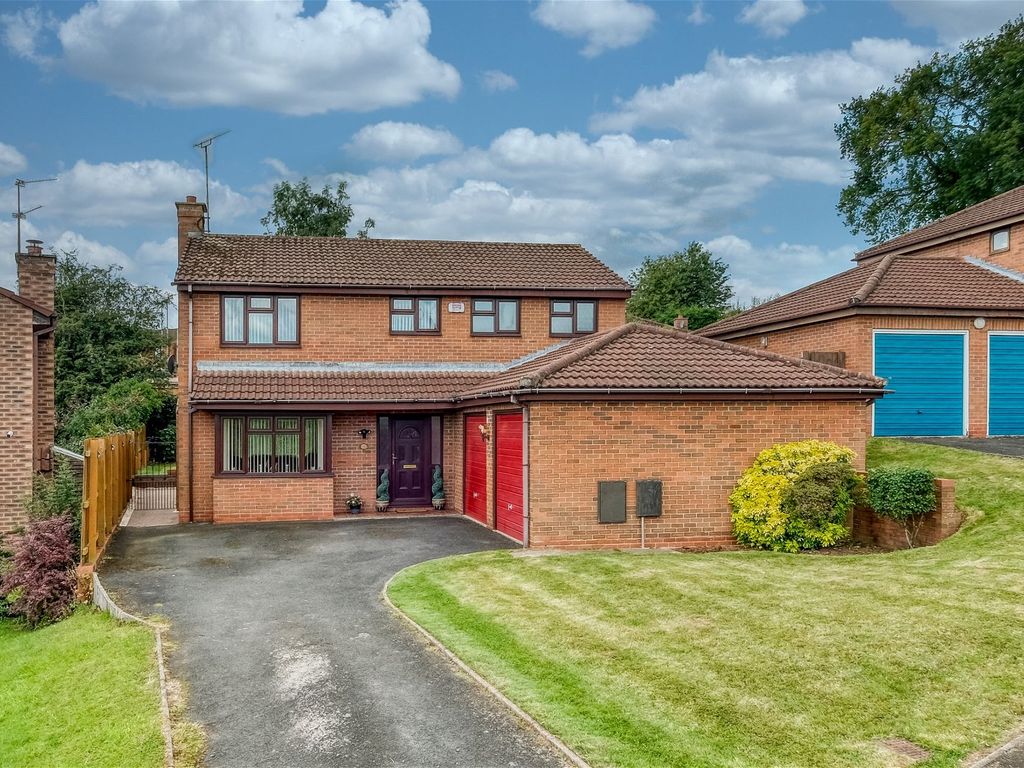 4 bed detached house for sale in Batsford Close, Wirehill, Redditch B98, £435,000