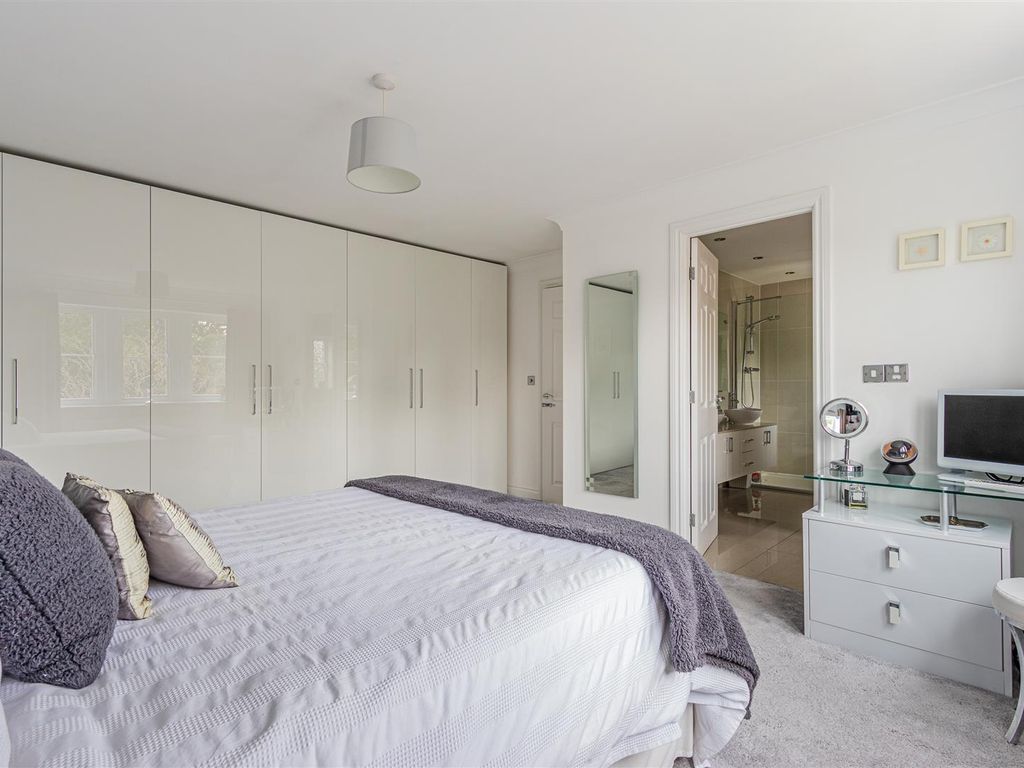 4 bed property for sale in Gerddi Taf, Llandaff, Cardiff CF5, £785,000