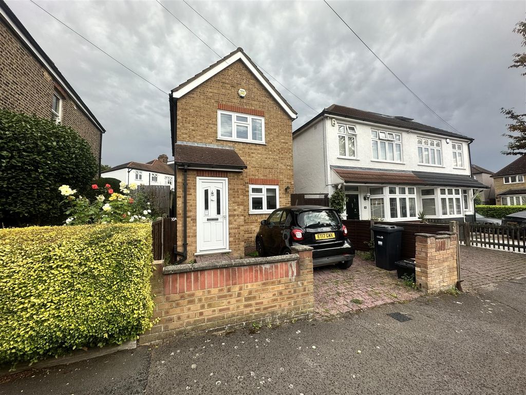 2 bed detached house for sale in Roding Avenue, Woodford Green IG8, £375,000