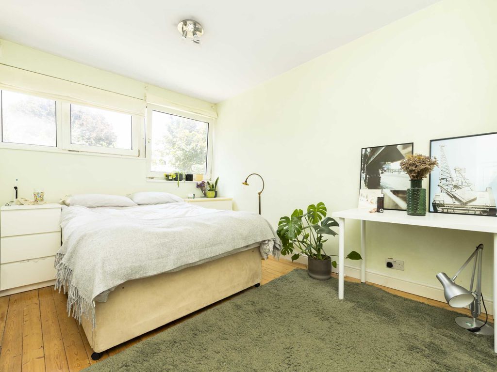 3 bed maisonette for sale in Pownall Road, London E8, £675,000