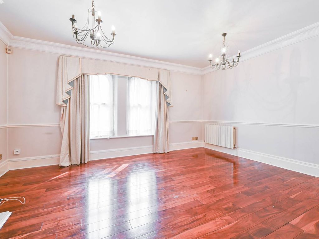 3 bed flat for sale in West Hill, Harrow On The Hill, Harrow HA2, £600,000
