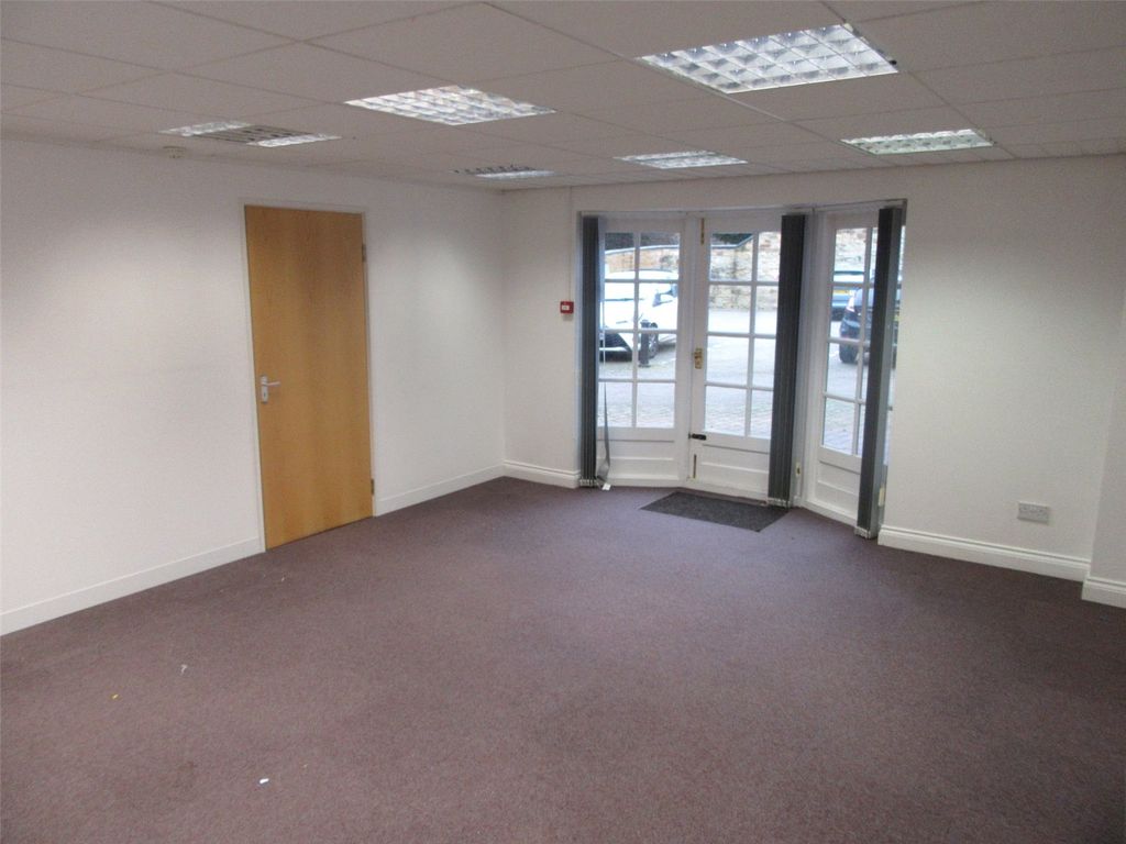 Office to let in 17 White Horse Yard, Towcester, Northampton NN12, £27,500 pa