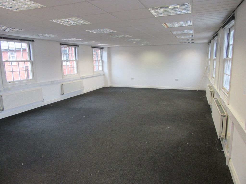 Office to let in 17 White Horse Yard, Towcester, Northampton NN12, £27,500 pa