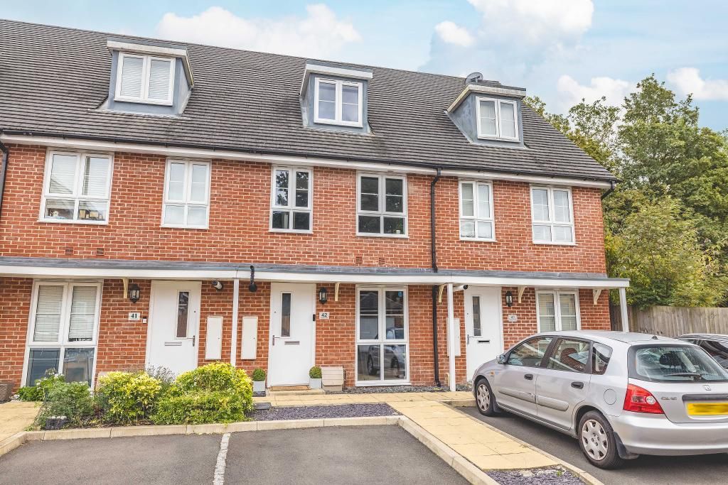 3 bed terraced house for sale in Wyeth Close, Taplow SL6, £525,000