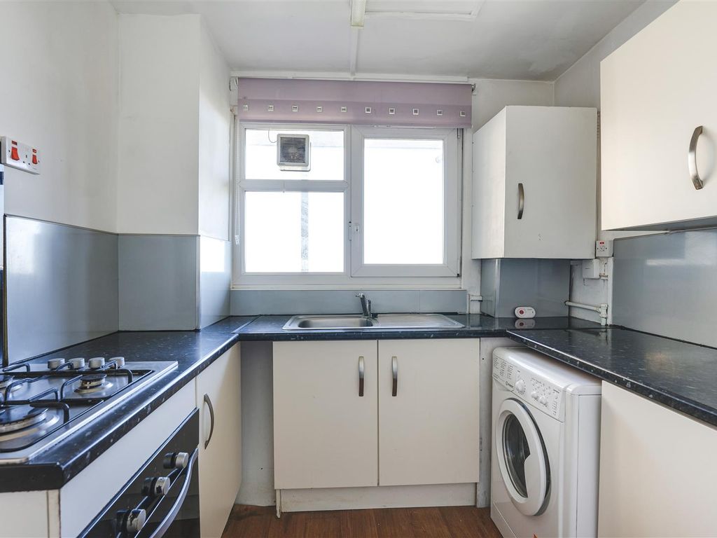 1 bed flat to rent in The Mount, Upper Clapton Road, London E5, £1,150 pcm